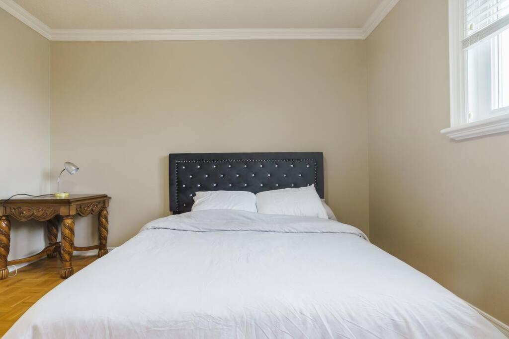 Beautiful Home 4 Bed, 3 Bath, Garage, Backyard! Mississauga Exterior foto