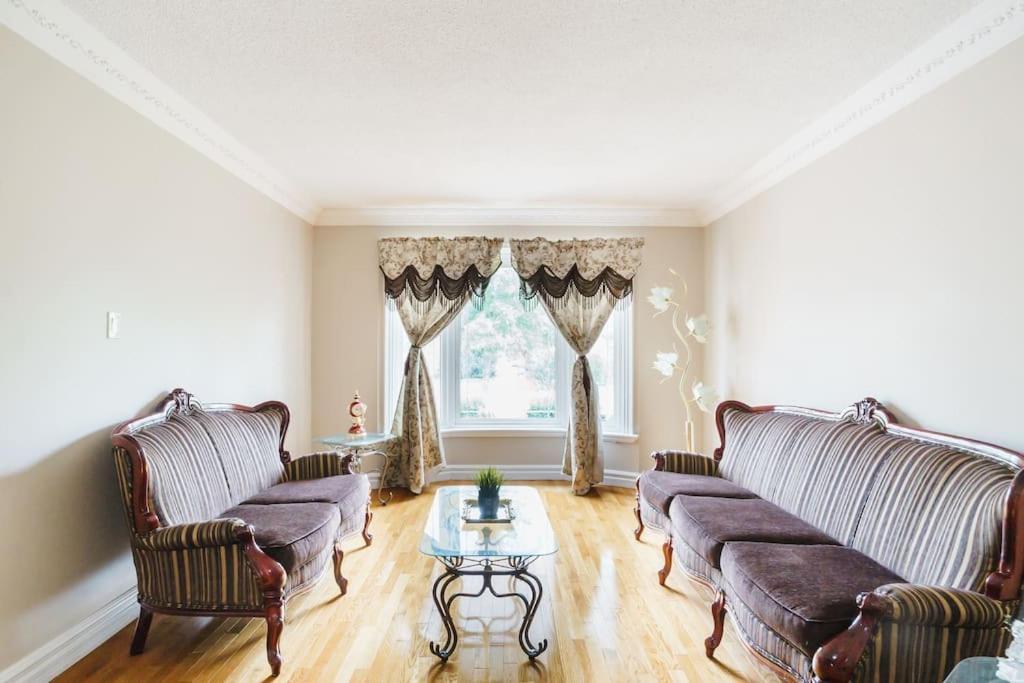 Beautiful Home 4 Bed, 3 Bath, Garage, Backyard! Mississauga Exterior foto